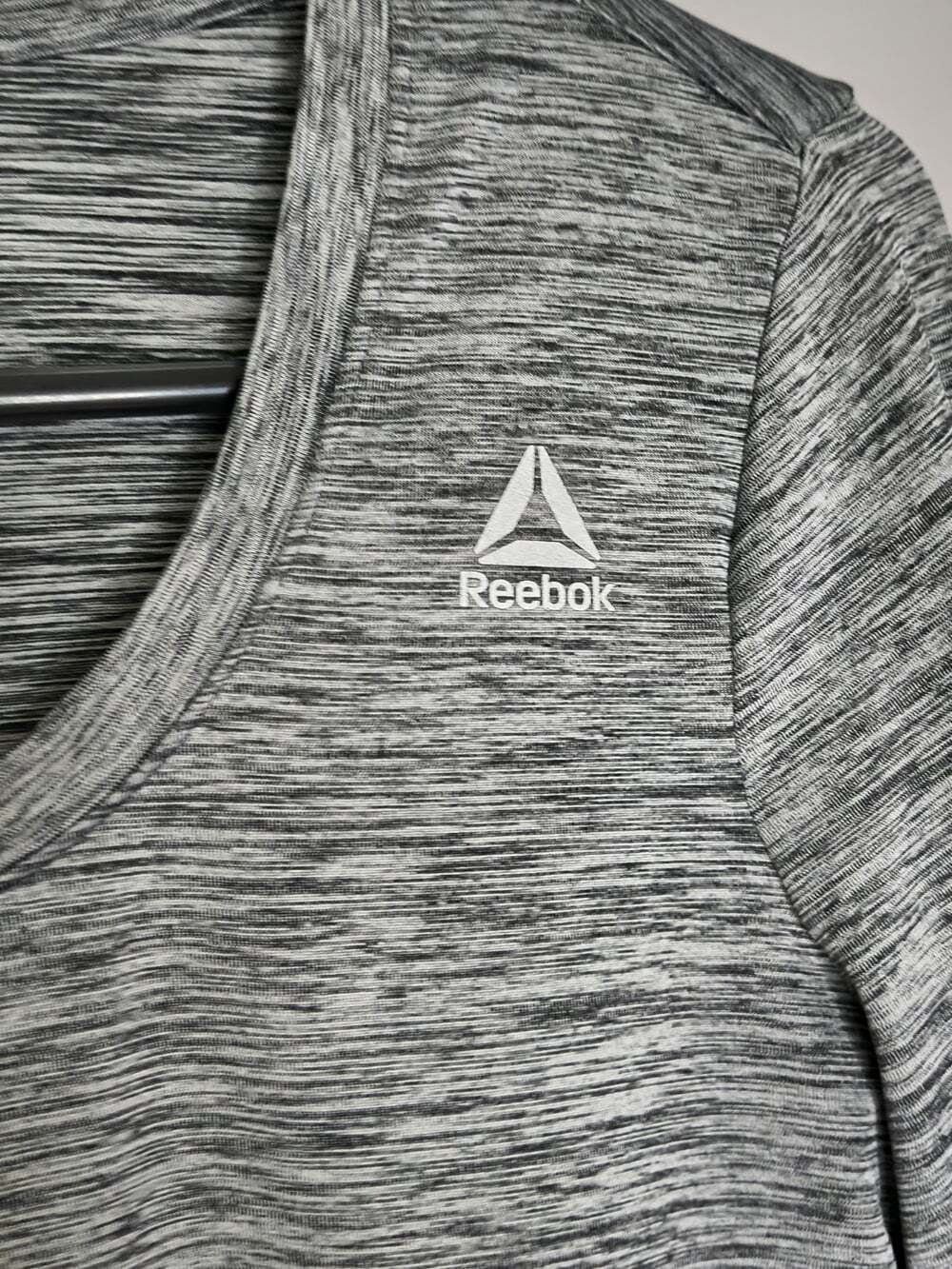 Reebok Activewear Grey Long Sleeve Scoop Neck Top with Thumb Holes Size XS OS - Picture 3 of 11